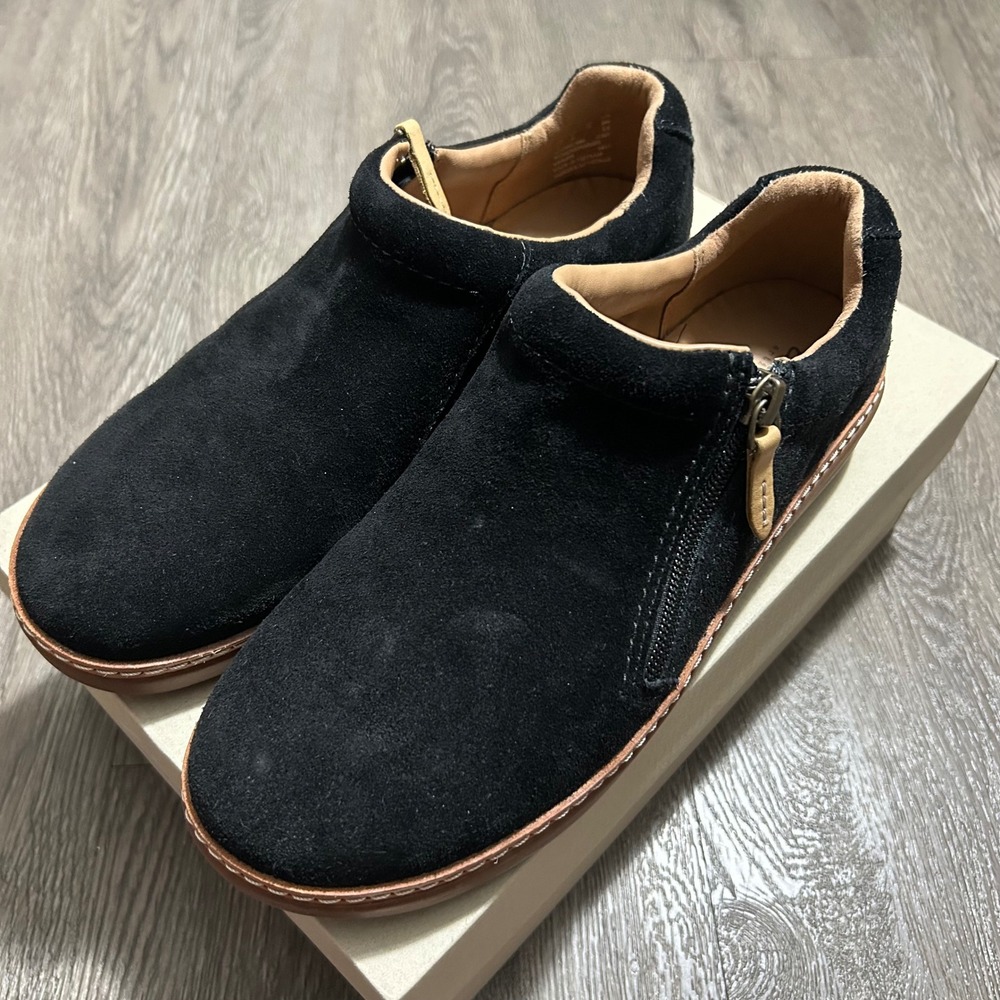 Clarks Amberlee Vita 8W Black Suede Side Zip Cushion Plus Loafers New in Box